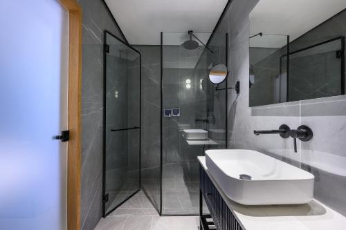 alberto by isrotel design