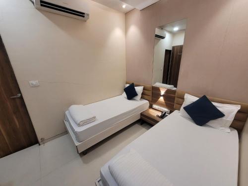 hotel heritage near trade center visa consulate bkc