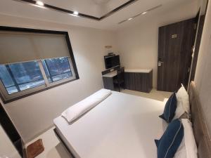 hotel heritage near trade center visa consulate bkc