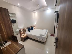 hotel heritage near trade center visa consulate bkc