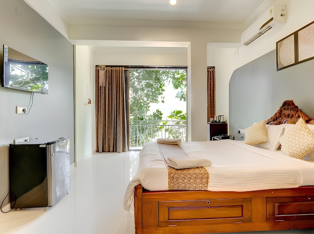 hotel 7seas by solara hospitality