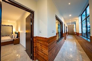 the himalayan monk hotel