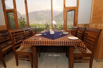 Gezellig Inn - Golden Apple,Shallin>>Manali,3 star