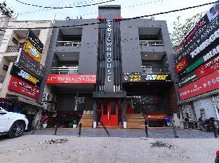 townhouse rudra inn near chhatarpur metro station