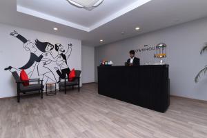 townhouse rudra inn near chhatarpur metro station