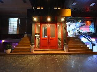 townhouse rudra inn near chhatarpur metro station