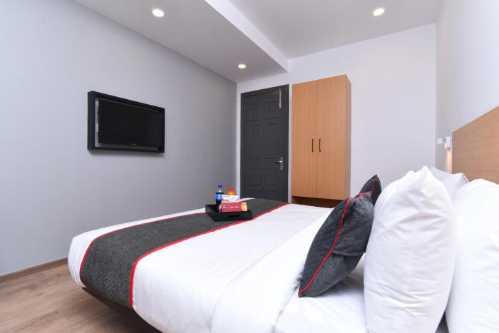 townhouse rudra inn near chhatarpur metro station