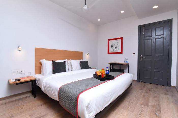 townhouse rudra inn near chhatarpur metro station