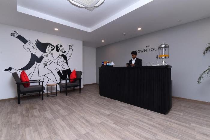townhouse rudra inn near chhatarpur metro station