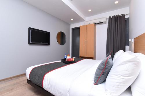 townhouse rudra inn near chhatarpur metro station