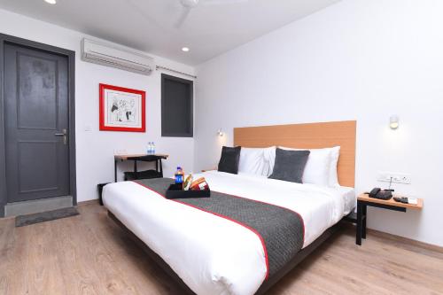 townhouse rudra inn near chhatarpur metro station