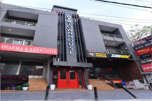 Townhouse Rudra Inn Near Chhatarpur Metro Station,New Delhi>>Delhi,4 star