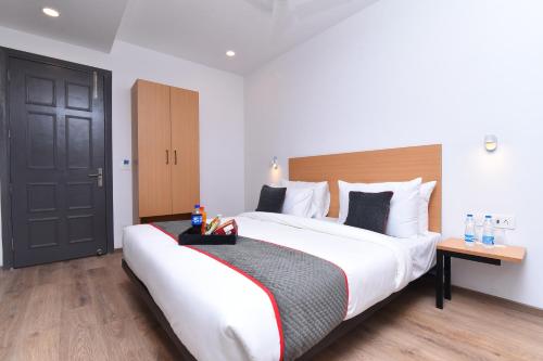 townhouse rudra inn near chhatarpur metro station