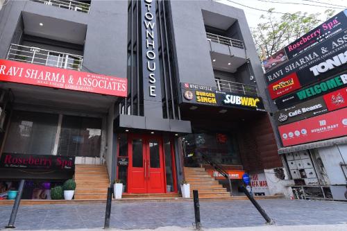 townhouse rudra inn near chhatarpur metro station