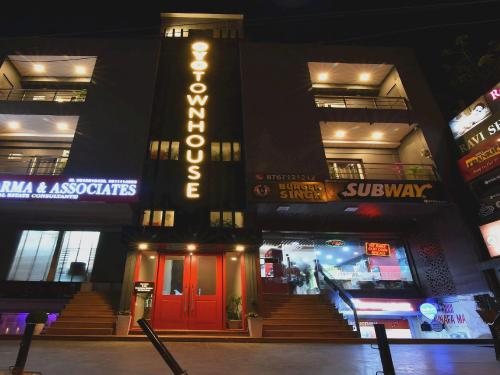 townhouse rudra inn near chhatarpur metro station