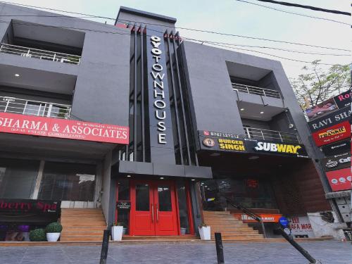 townhouse rudra inn near chhatarpur metro station
