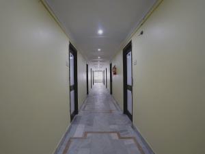 Flagship Hotel Banyan Tree Near Alwan Colony,Kukatpalli>>Hyderabad,3 star