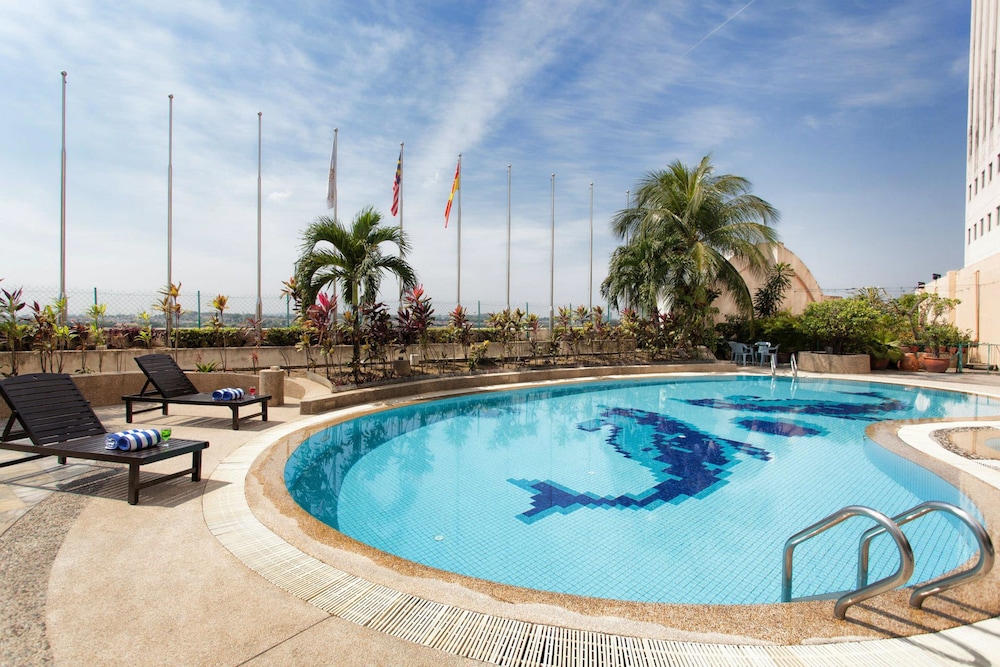 summit hotel subang usj