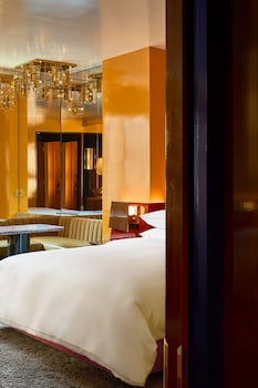 the manner the unbound collection by hyatt