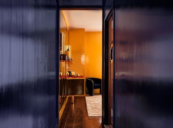 the manner the unbound collection by hyatt