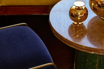the manner the unbound collection by hyatt