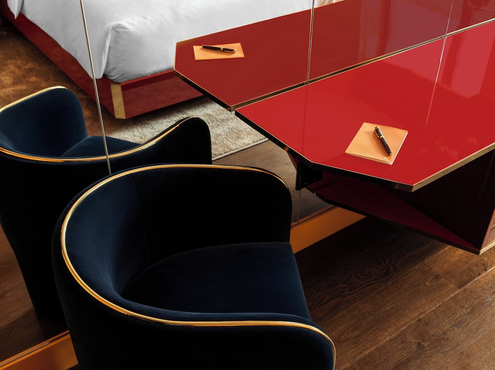 the manner the unbound collection by hyatt