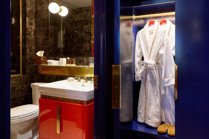 the manner the unbound collection by hyatt
