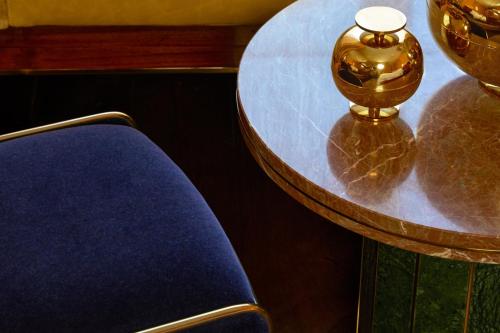 the manner the unbound collection by hyatt