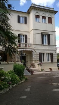 hotel villa pina