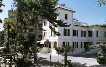 hotel villa pina