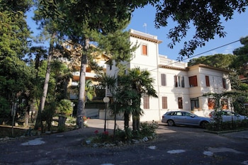 hotel villa pina