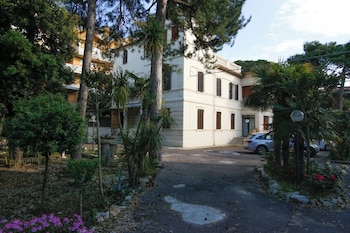hotel villa pina