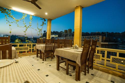 royal empire camp and resort jaisalmer