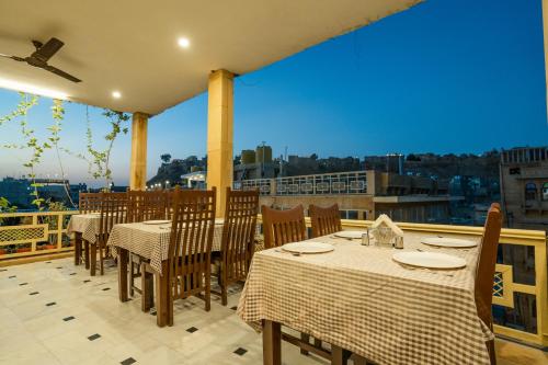 royal empire camp and resort jaisalmer