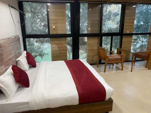 Hotel Lake In Tree,June State Rd,3 star