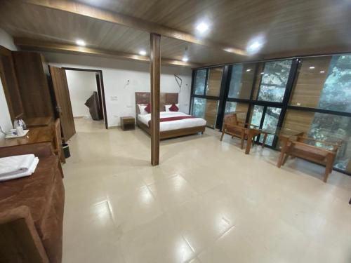 Hotel Lake In Tree,June State Rd,3 star