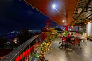 queens yard darjeeling