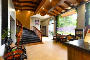 queens yard darjeeling