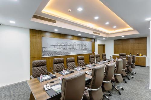 alisa hotel tema