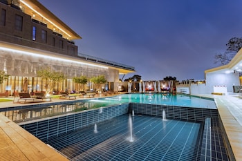 alisa hotel tema