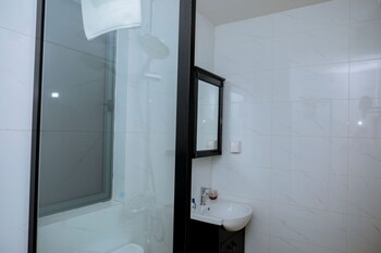 elizabeth golf apartment