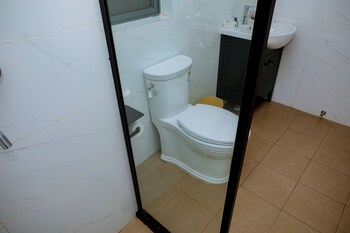 elizabeth golf apartment