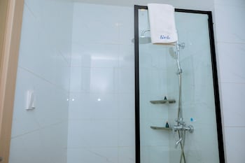 elizabeth golf apartment