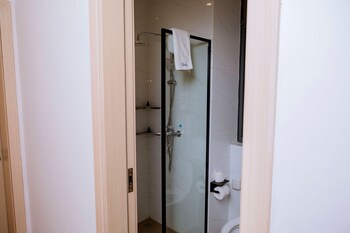 elizabeth golf apartment