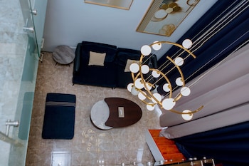 elizabeth golf apartment