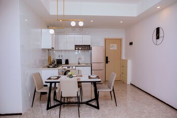 elizabeth golf apartment