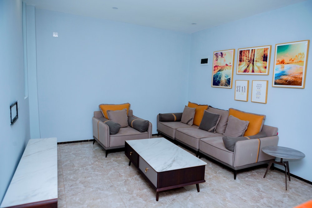 elizabeth golf apartment