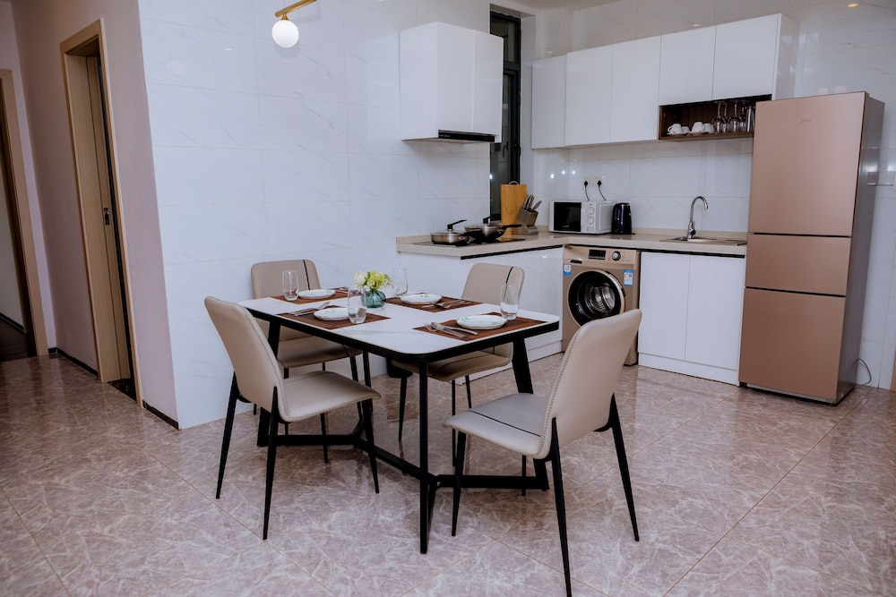 elizabeth golf apartment