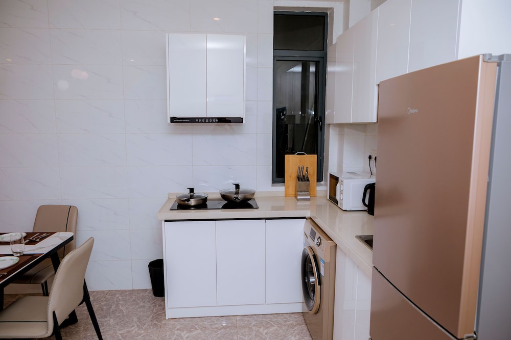 elizabeth golf apartment