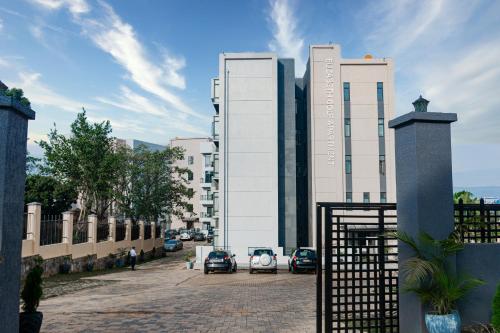 elizabeth golf apartment